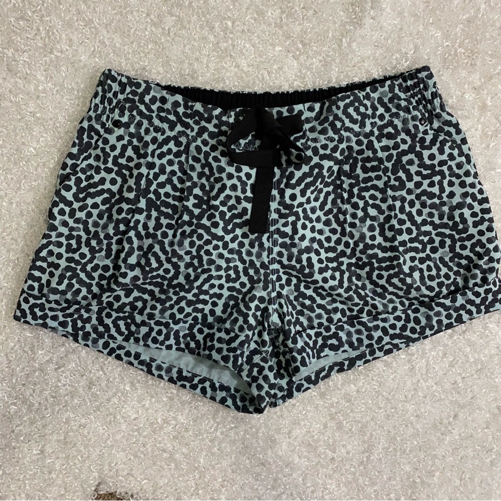 Lululemon Ladies Size 10 Mint Green and Black Shorts